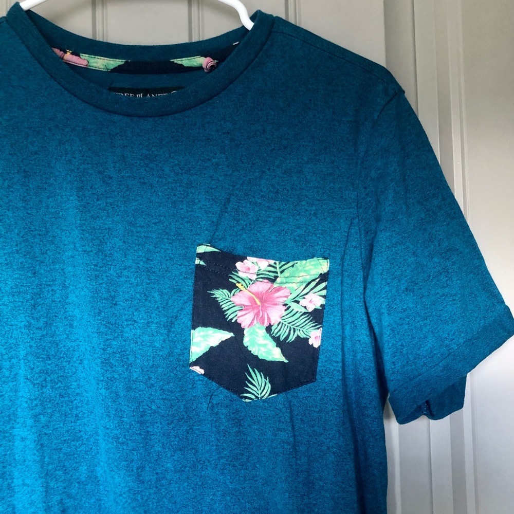 Free Planet men’s size small T-shirt